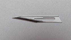 bard-parker-reg-carbon-steel-surgical-blade-size-11
